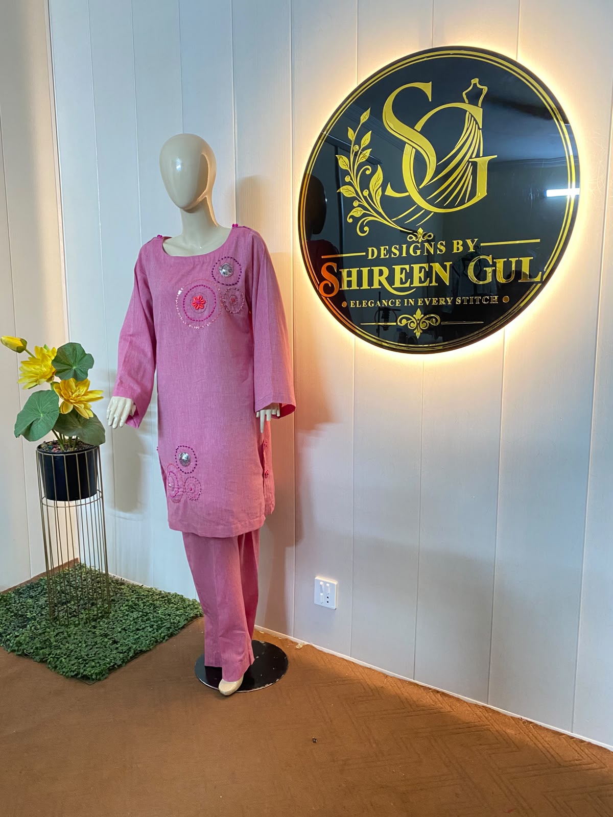 Pink straight-cut shirt with hand embellishment