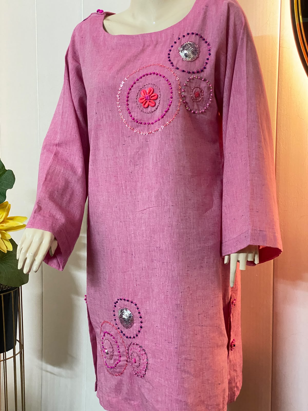 Pink straight-cut shirt with hand embellishment - Image 4