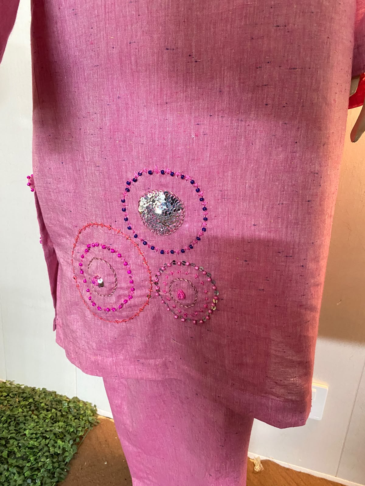 Pink straight-cut shirt with hand embellishment - Image 5